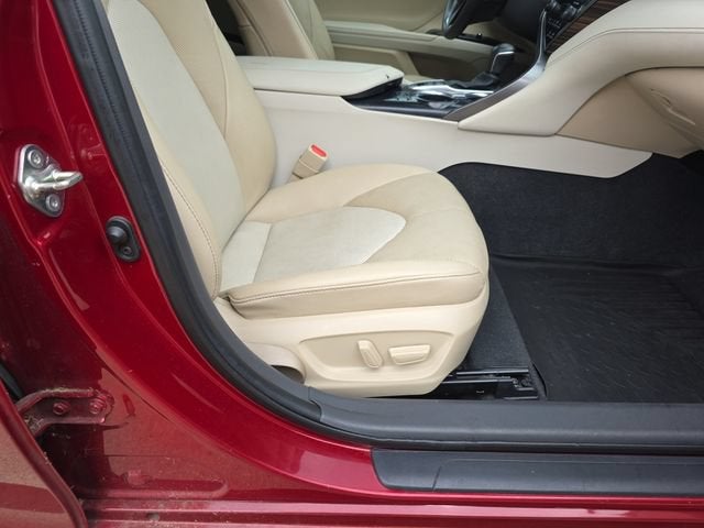 2020 Toyota Camry Hybrid XLE