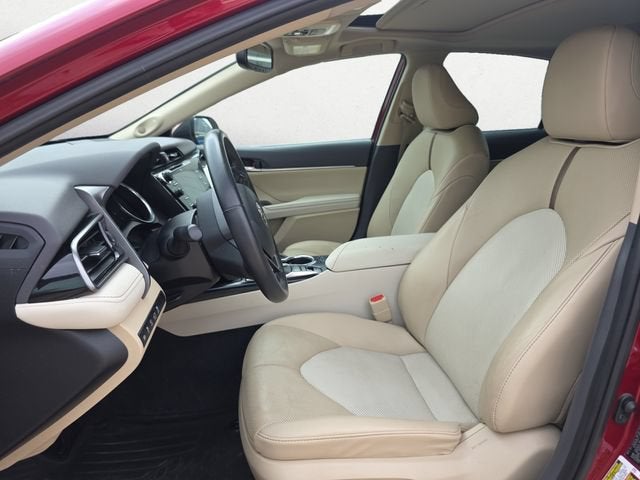 2020 Toyota Camry Hybrid XLE